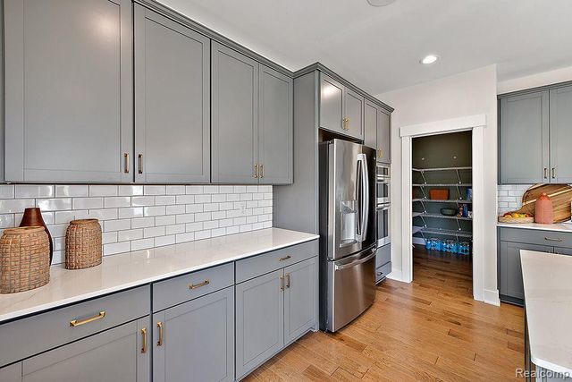 6151 N Trailwoods Drive, Ann Arbor, MI 48103