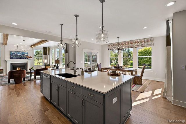 6151 N Trailwoods Drive, Ann Arbor, MI 48103