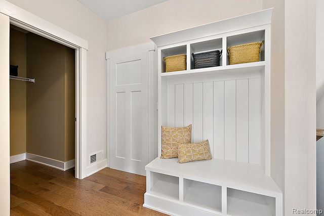 6151 N Trailwoods Drive, Ann Arbor, MI 48103