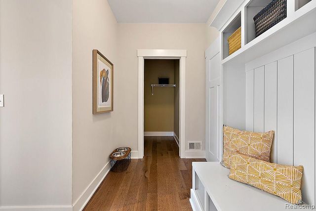 6151 N Trailwoods Drive, Ann Arbor, MI 48103