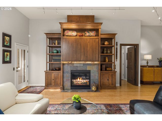3853 Nw VARDON Pl, Portland, OR 97229