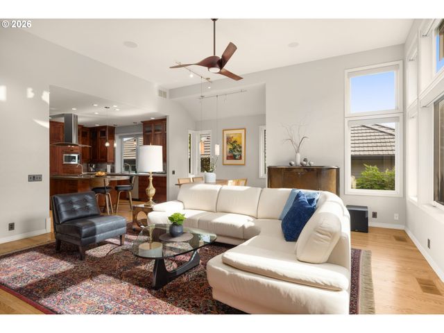 3853 Nw VARDON Pl, Portland, OR 97229