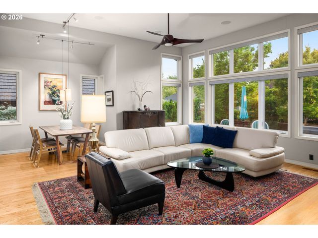 3853 Nw VARDON Pl, Portland, OR 97229