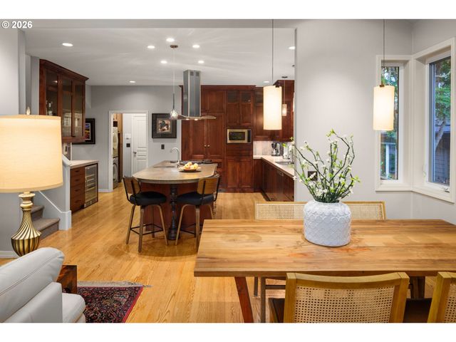 3853 Nw VARDON Pl, Portland, OR 97229