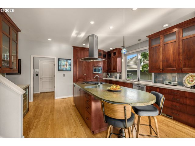 3853 Nw VARDON Pl, Portland, OR 97229