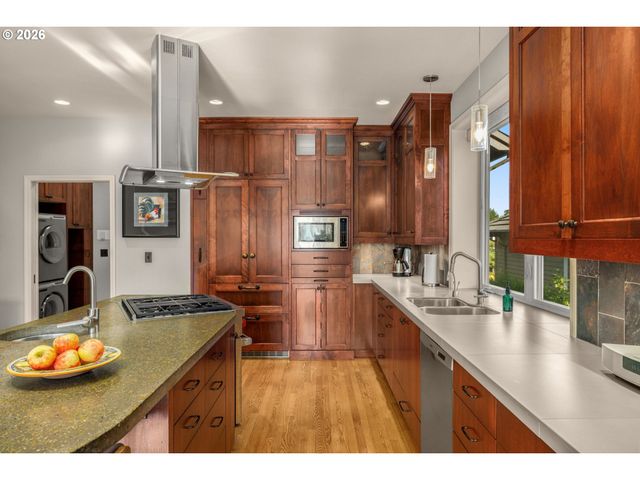 3853 Nw VARDON Pl, Portland, OR 97229