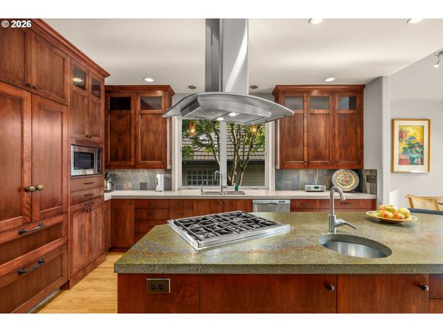 3853 Nw VARDON Pl, Portland, OR 97229