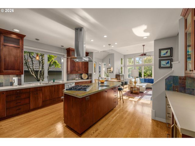 3853 Nw VARDON Pl, Portland, OR 97229
