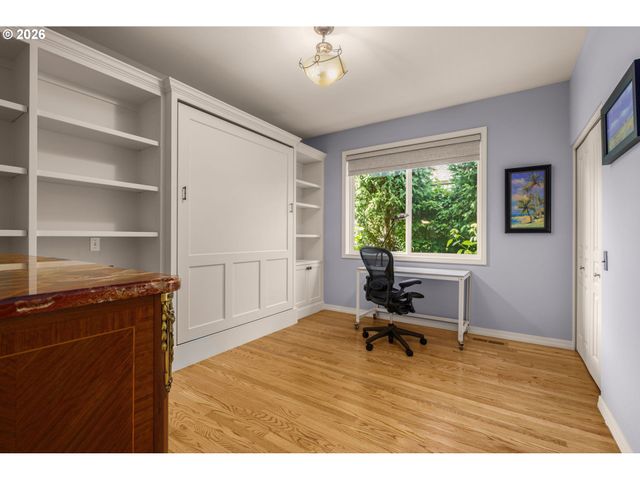 3853 Nw VARDON Pl, Portland, OR 97229