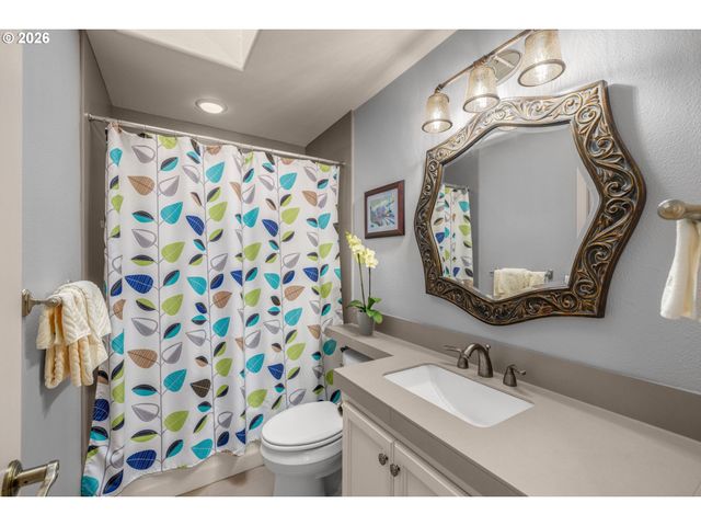 3853 Nw VARDON Pl, Portland, OR 97229
