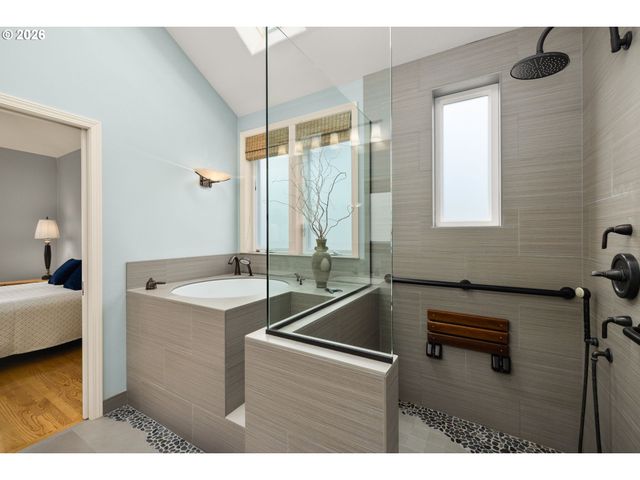 3853 Nw VARDON Pl, Portland, OR 97229