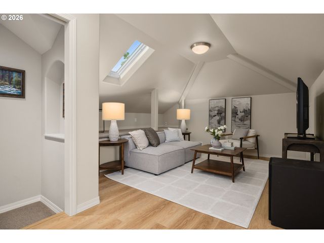 3853 Nw VARDON Pl, Portland, OR 97229
