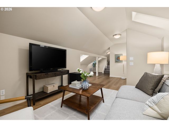 3853 Nw VARDON Pl, Portland, OR 97229