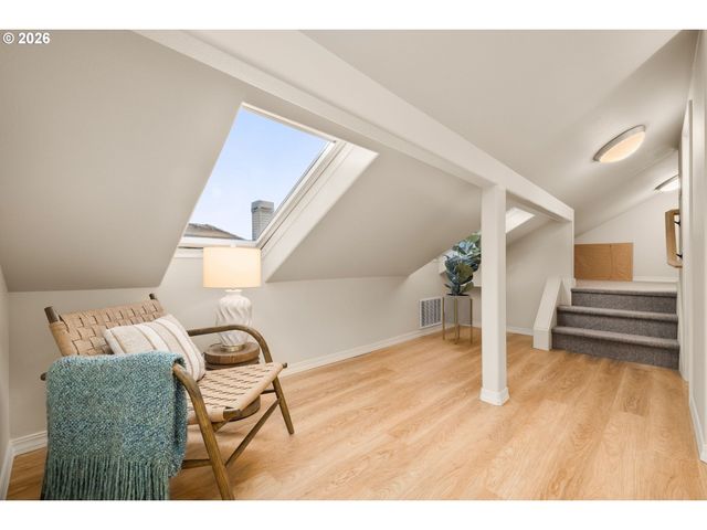 3853 Nw VARDON Pl, Portland, OR 97229