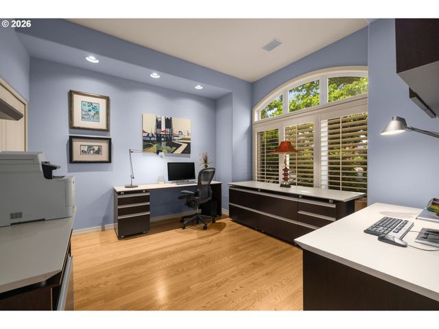 3853 Nw VARDON Pl, Portland, OR 97229