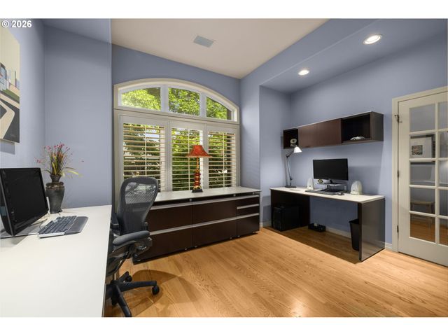 3853 Nw VARDON Pl, Portland, OR 97229