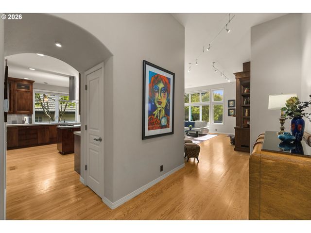 3853 Nw VARDON Pl, Portland, OR 97229
