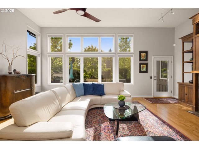 3853 Nw VARDON Pl, Portland, OR 97229
