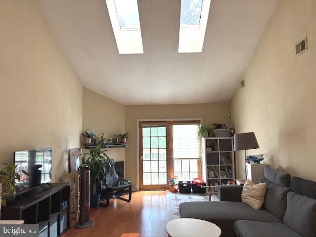1137 TRISTRAM CIR #1137, Mantua, NJ 08051