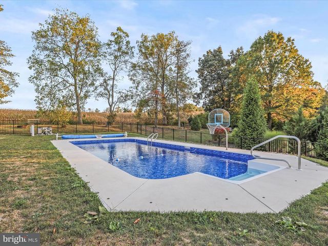 32 SPEND A BUCK DR, Dillsburg, PA 17019