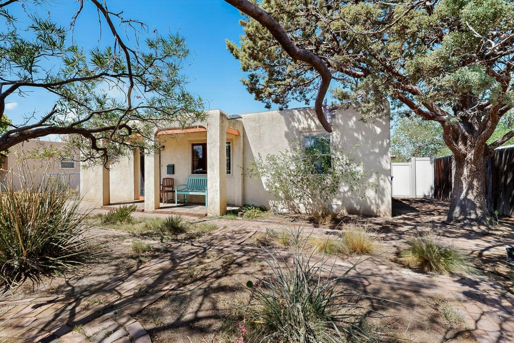 613 CAGUA Drive SE, Albuquerque, NM 87108