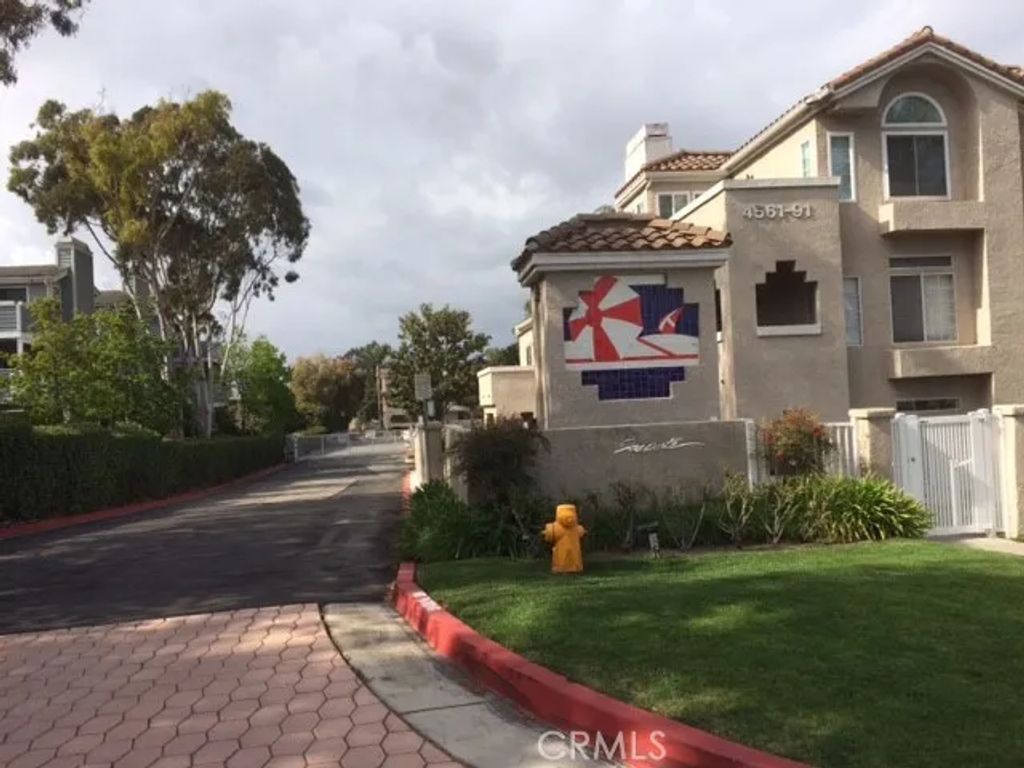 4591 Warner Avenue 203, Huntington Beach, CA 92649
