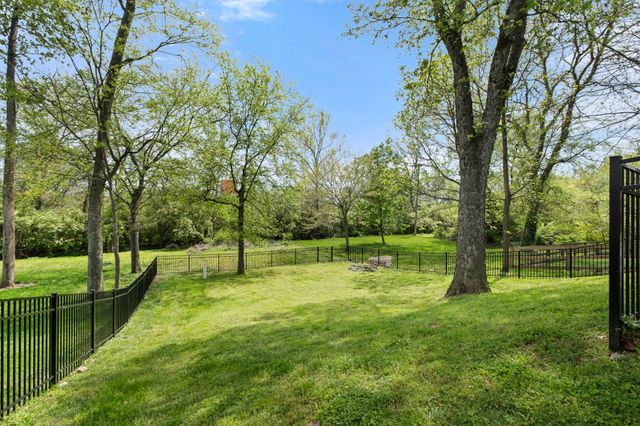 5505 Knob Rd, Nashville, TN 37209