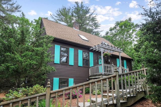 20 Lakewood Drive, Mashpee, MA 02649