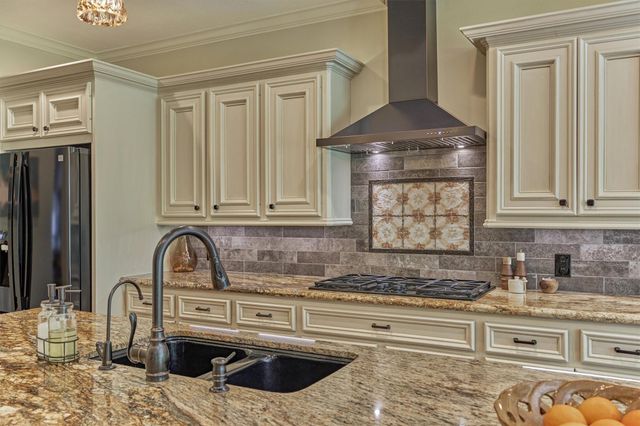 150 Lake View Circle, Montgomery, TX 77356