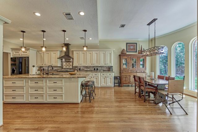 150 Lake View Circle, Montgomery, TX 77356