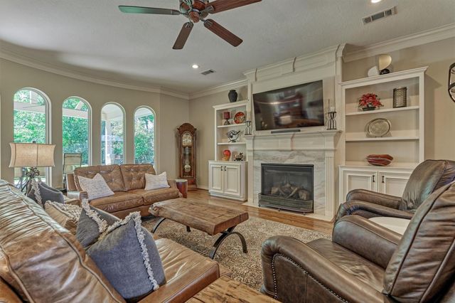 150 Lake View Circle, Montgomery, TX 77356