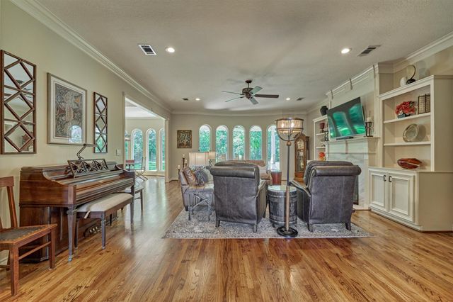 150 Lake View Circle, Montgomery, TX 77356