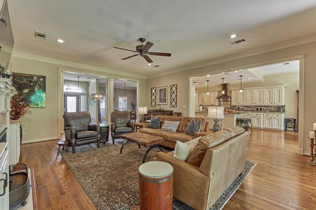 150 Lake View Circle, Montgomery, TX 77356