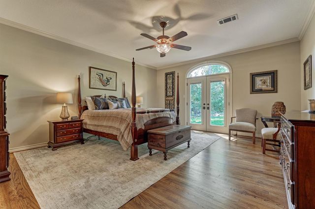 150 Lake View Circle, Montgomery, TX 77356