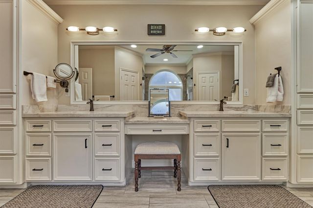 150 Lake View Circle, Montgomery, TX 77356