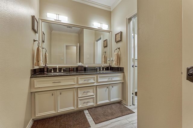 150 Lake View Circle, Montgomery, TX 77356