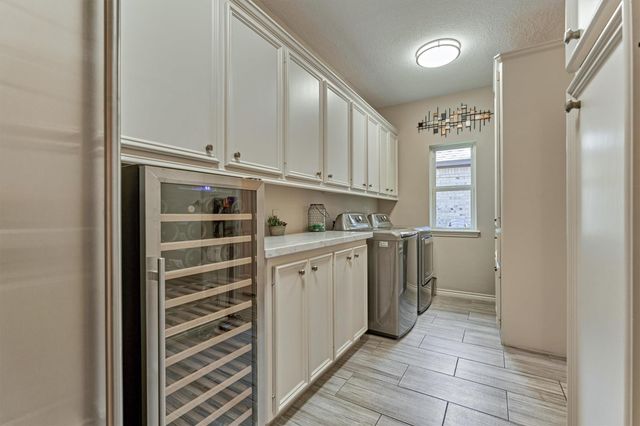 150 Lake View Circle, Montgomery, TX 77356