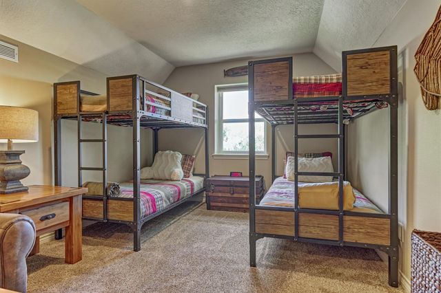 150 Lake View Circle, Montgomery, TX 77356