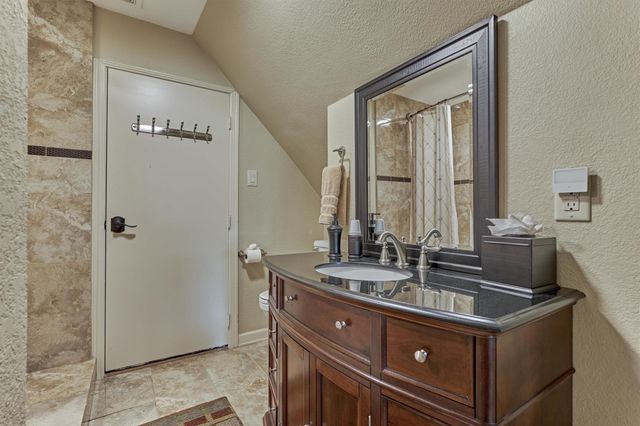 150 Lake View Circle, Montgomery, TX 77356