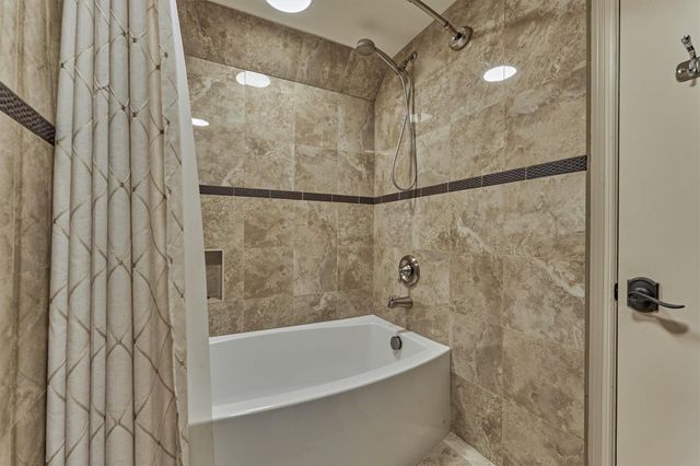 150 Lake View Circle, Montgomery, TX 77356