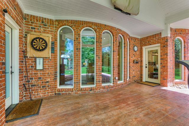 150 Lake View Circle, Montgomery, TX 77356