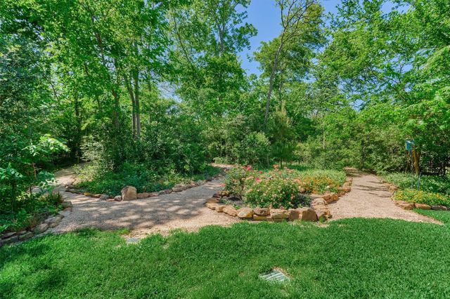 150 Lake View Circle, Montgomery, TX 77356