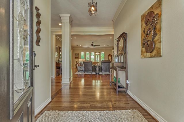 150 Lake View Circle, Montgomery, TX 77356