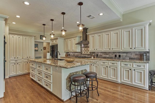 150 Lake View Circle, Montgomery, TX 77356