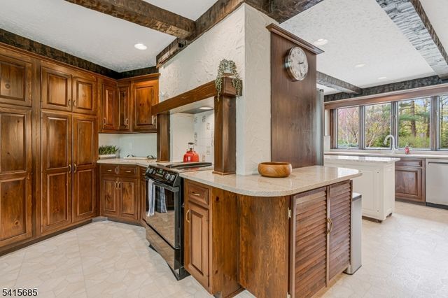 167 Ridge Rd, Watchung Boro, NJ 07069