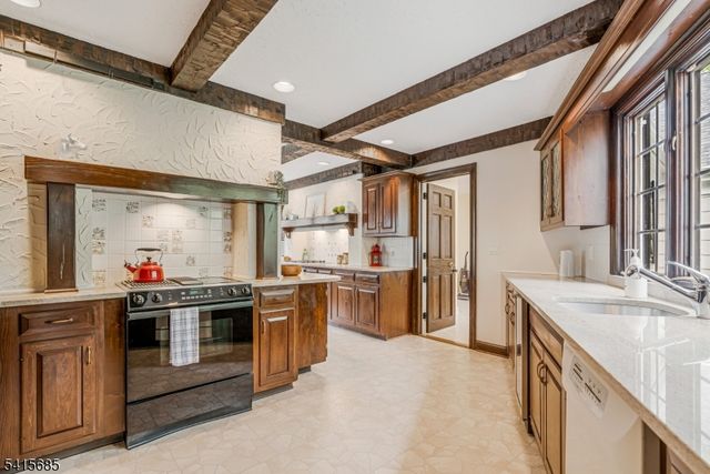 167 Ridge Rd, Watchung Boro, NJ 07069
