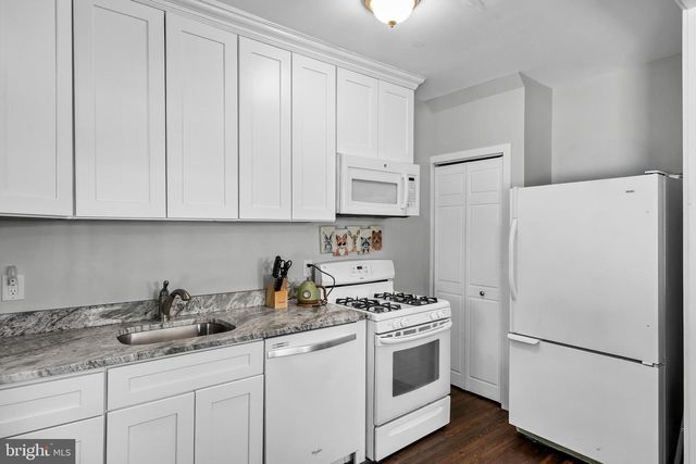 25 E CLINTON AVE, Oaklyn, NJ 08107