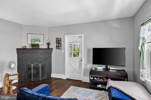 25 E CLINTON AVE, Oaklyn, NJ 08107