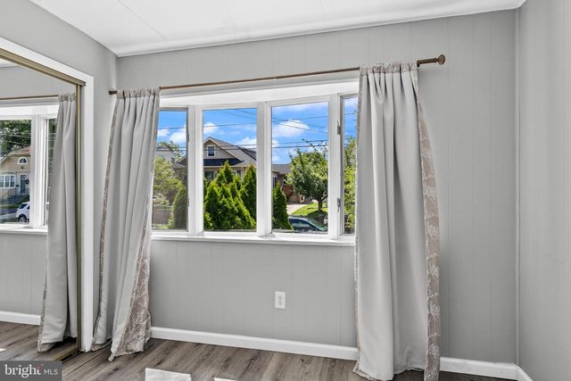25 E CLINTON AVE, Oaklyn, NJ 08107