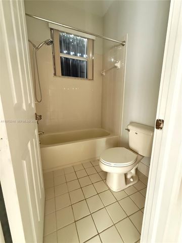 978 NE 42nd Pl 978, Homestead, FL 33033